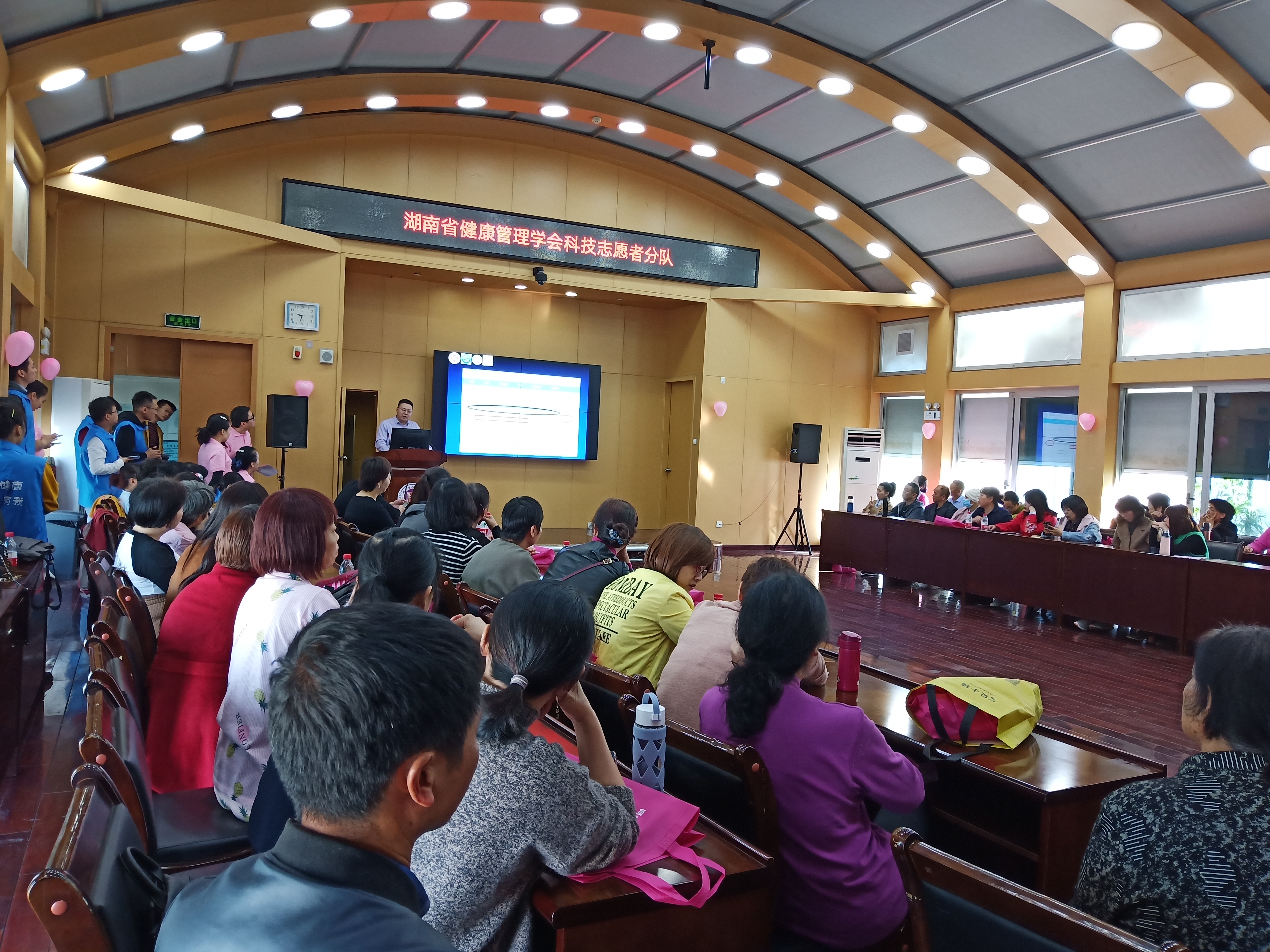 “呵护她健康，一路上有我”关爱女性健康系列公益活动走进湖南省人民医院