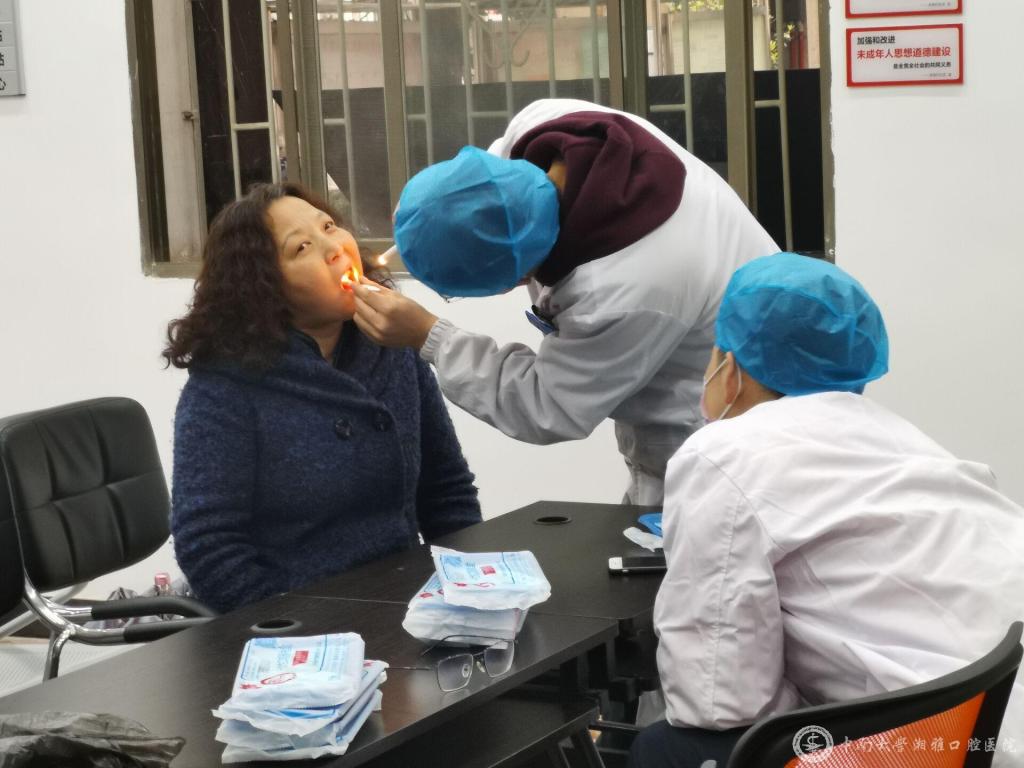 中南大学湘雅口腔医院金扇子志愿服务团“旭日融情，沐风而行”活动顺利开展