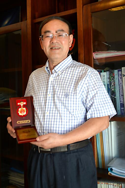 热烈祝贺湖南省健康管理学会李桂源会长荣获“庆祝中华人民共和国成立70周年”纪念章