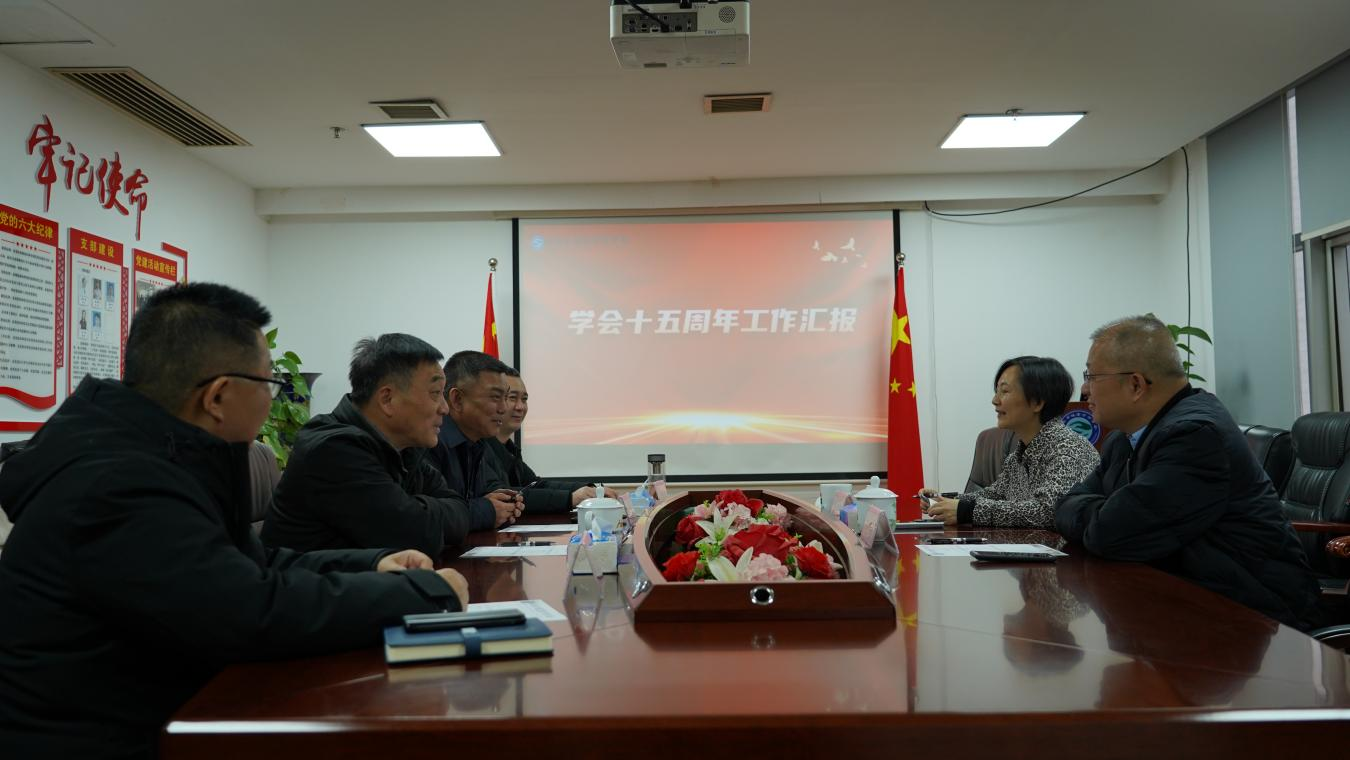 中南大学湘雅医学院常务副院长武明花一行莅临我会指导工作